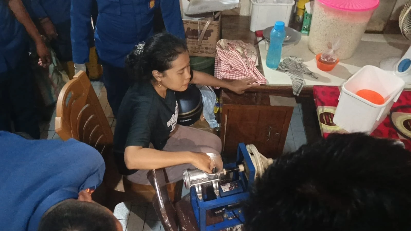 Tangan Mahasiswi Terjepit Mesin Penggiling Daging di Warung Kopi, Tiga Jari Luka Serius