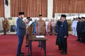 Image Lantik Sekdako Padang dan Puluhan Pejabat Lainnya, Fadly Amran Minta Implementasikan Progul dan Berinovasi