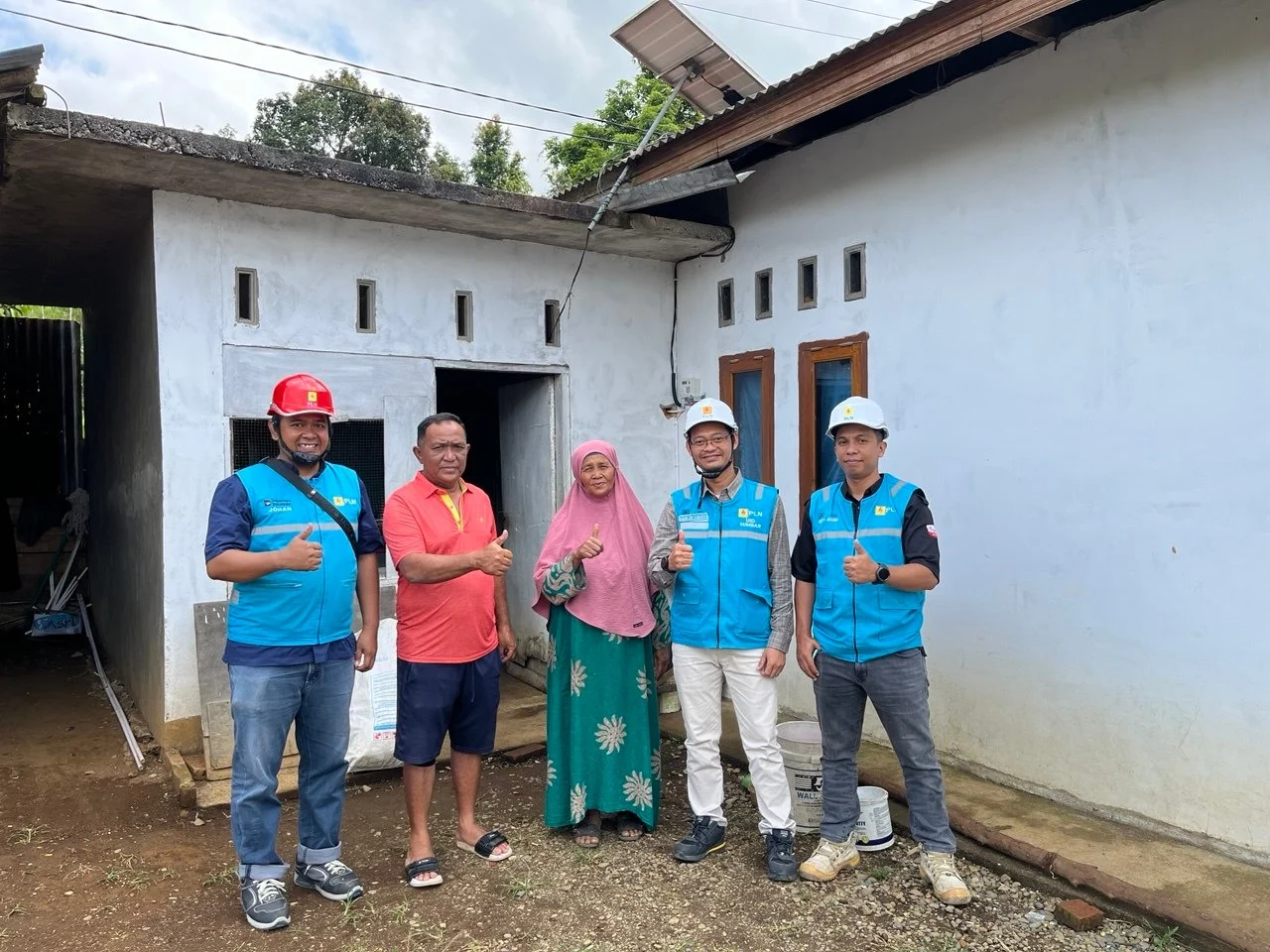 2026 PLN UP3 Payakumbuh Nyalakan Listrik di Pelosok Tanah Datar, 15 KK di Tanjung Modang Kini Nikmati Terang Setelah Puluhan Tahun
