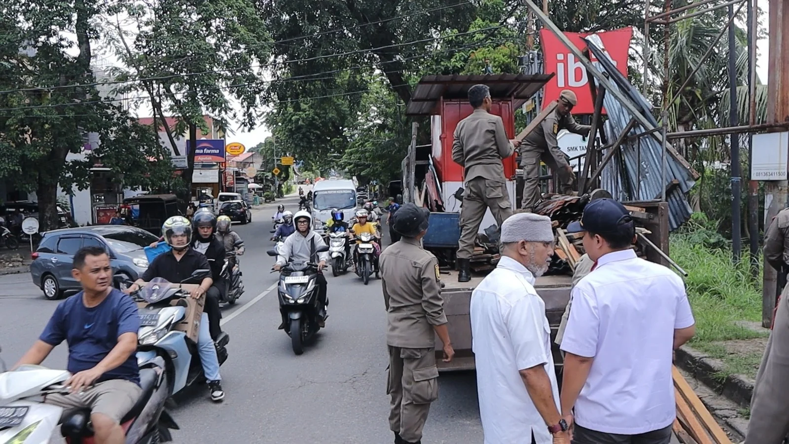 Enam Bangunan Diduga Liar di Parak Kopi Ditertibkan Satpol PP Padang