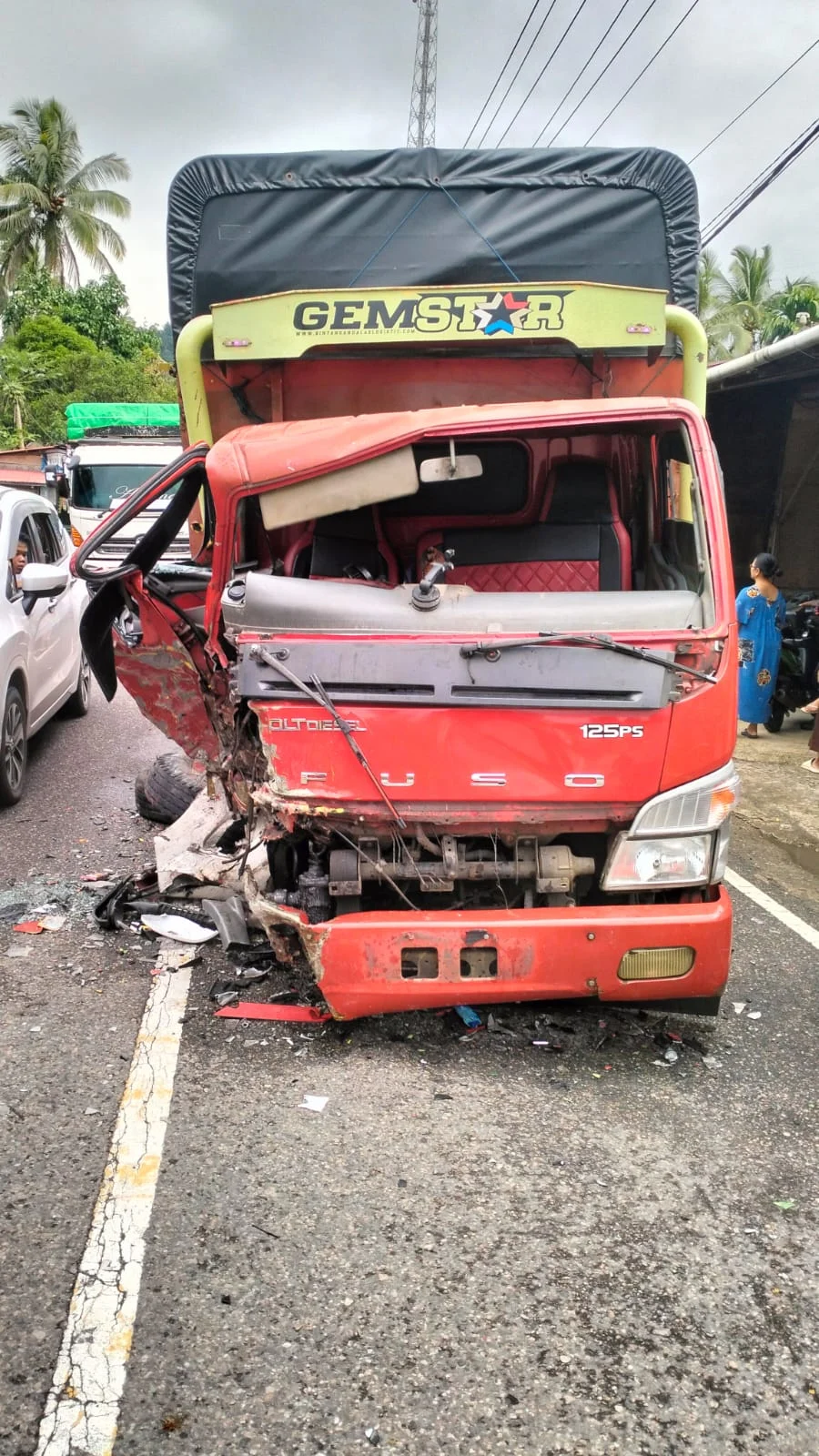Innova Tabrakan dengan Truk di Jalur Tarusan Pessel, Dua Korban Dirawat di RSUP M Djamil Padang