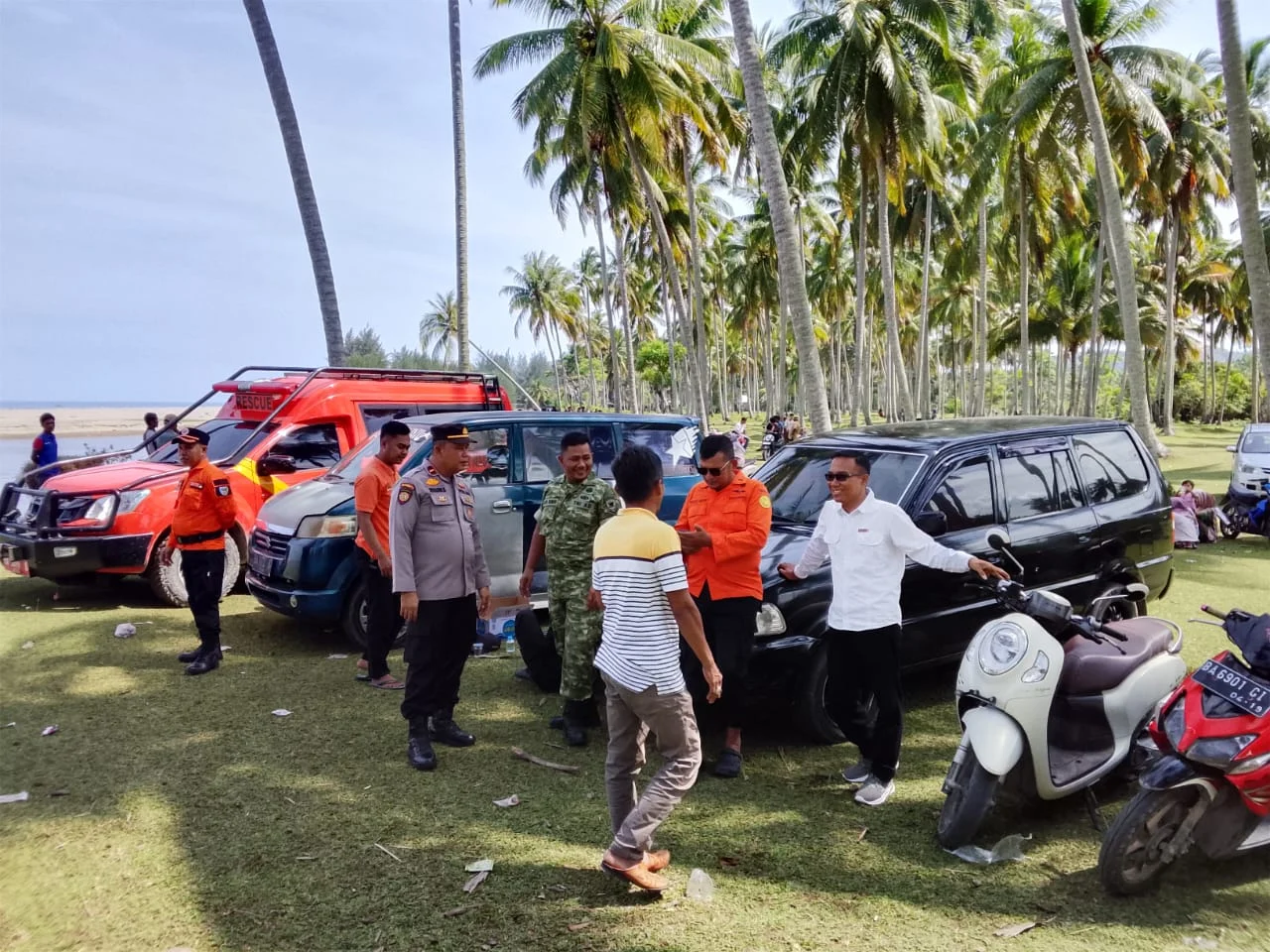 Tim Lanjutkan Pencarian Bocah Terseret Arus Muara di Pantai Taratak Pessel, Dua Perahu Karet Diturunkan