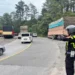Pengaturan Lalin dari arah Solok, akibat arus terensedat di Panorama II Sitinjau Lauik, Minggu (17/5/2026), siang.