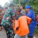 Proses evakuasi penemuan mayat di Banda Bakali Padang