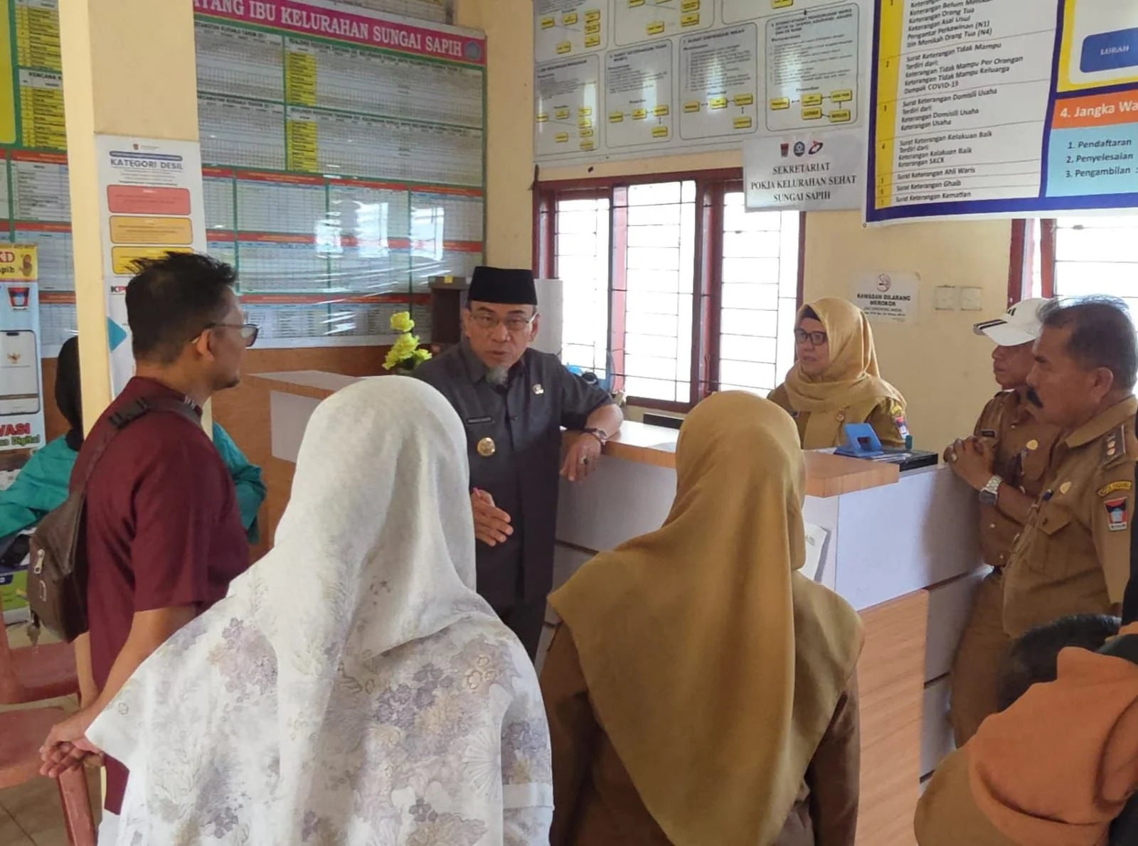 Sidak ke Kantor Kelurahan Sungai Sapih, Wawako Maigus Nasir Soroti Anak Tidak Sekolah dan Infrastruktur Jalan Rusak
