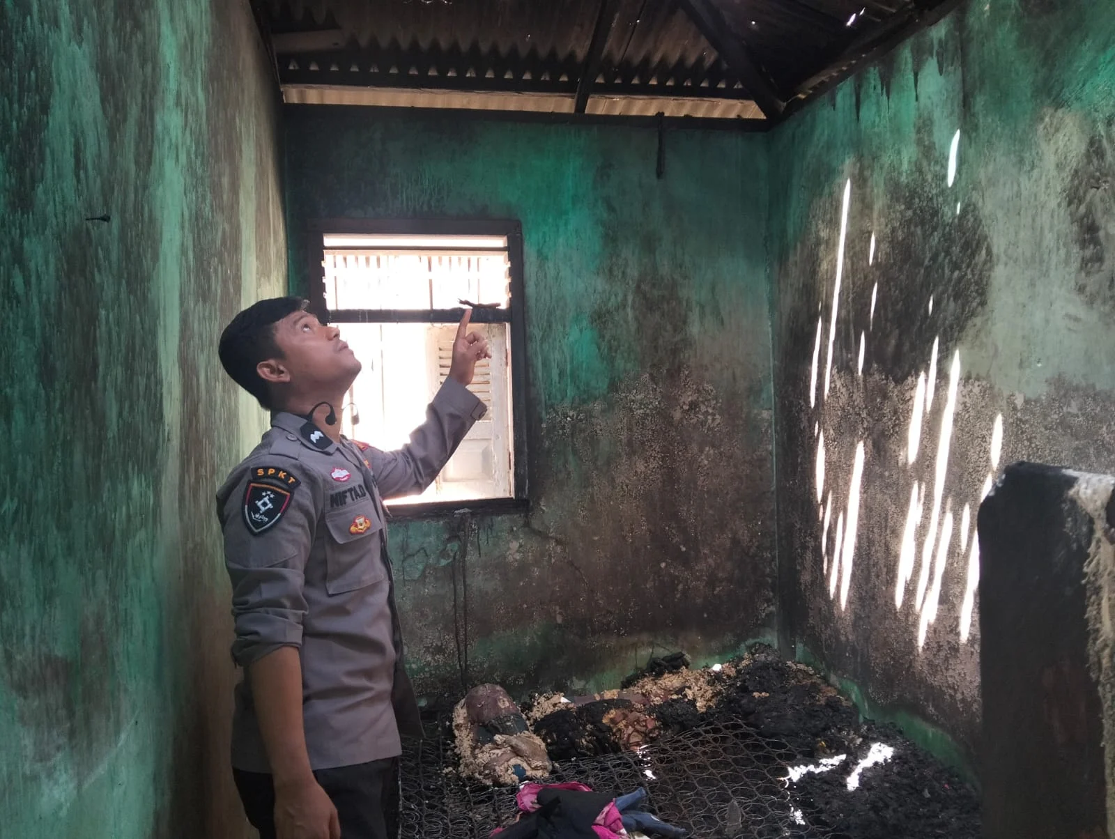 Diduga Akibat Korsleting, Rumah Pasutri di Sutera Dilalap Api