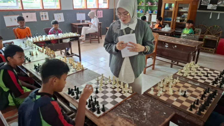 Teks foto: Suasana kegiatan JAPFA for Kids di SDN 06 Batang Anai, Padang Pariaman, Jumat (22/5). IST