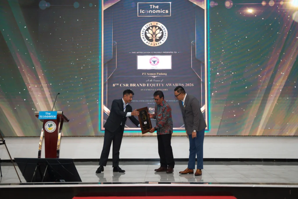 Konsisten Peduli Masyarakat dan Lingkungan, PT Semen Padang Diganjar Indonesia CSR Brand Equity Awards
