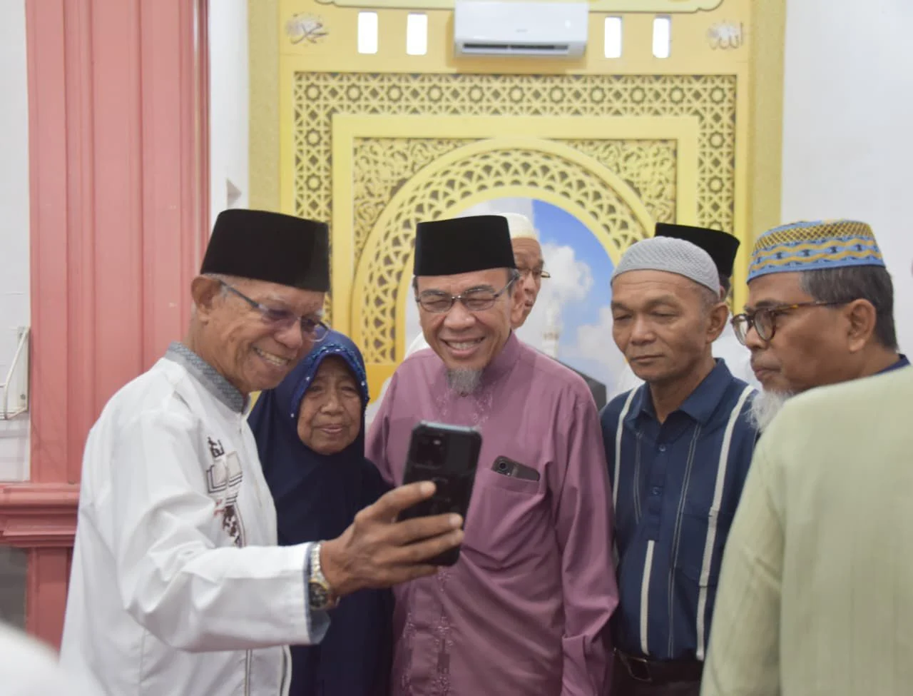 Subuh Mubarakah di Nanggalo: Maigus Nasir Pesankan Kesuksesan Anak Tidak Hanya Ditentukan IQ, tapi Juga Kejujuran dan Etika