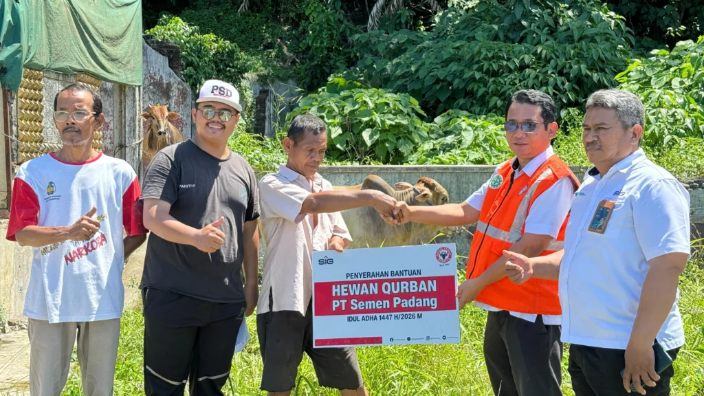 PT Semen Padang Serahkan 36 Sapi Kurban, Perkuat Kepedulian Sosial di Momen Iduladha 1447 H