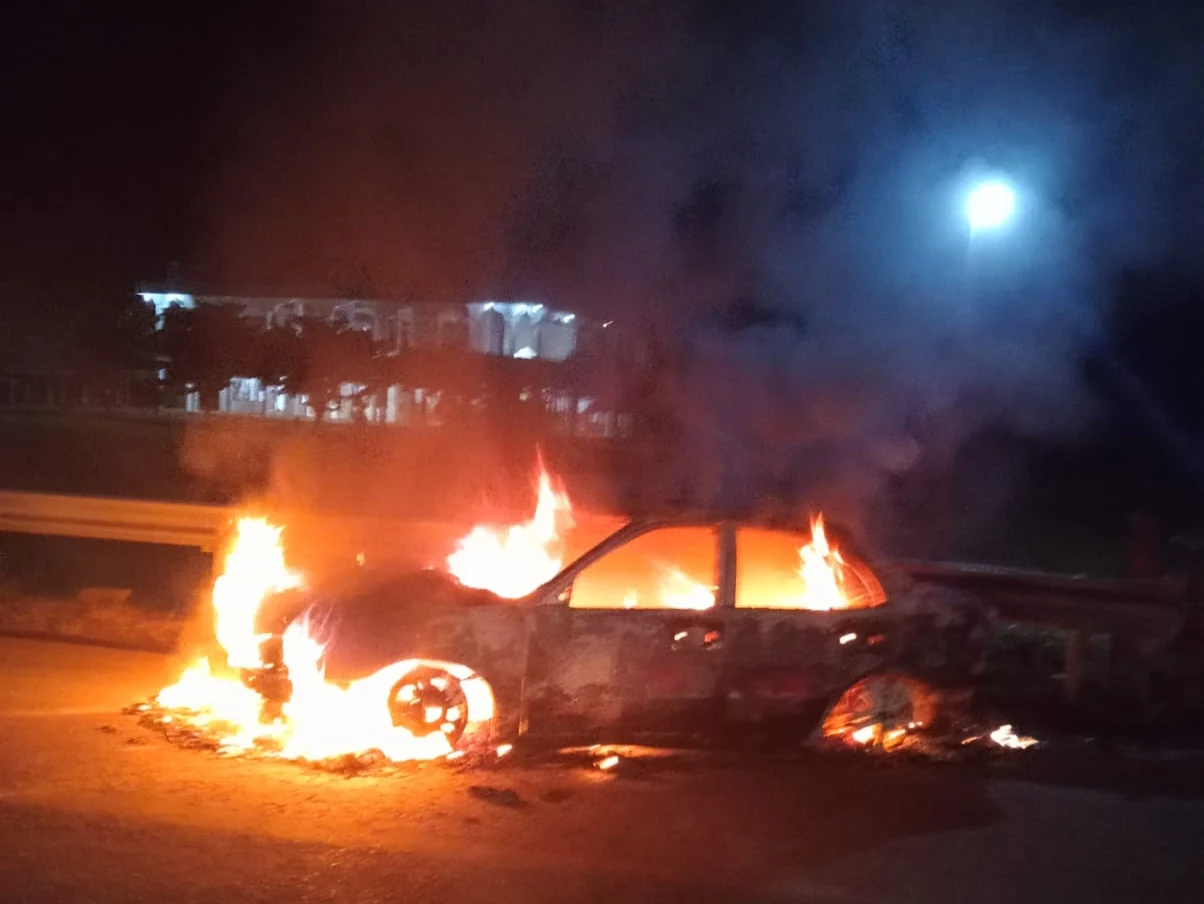 Korsleting Diduga Picu Kebakaran Mobil Pelansir BBM di Simpang Lagan Pessel