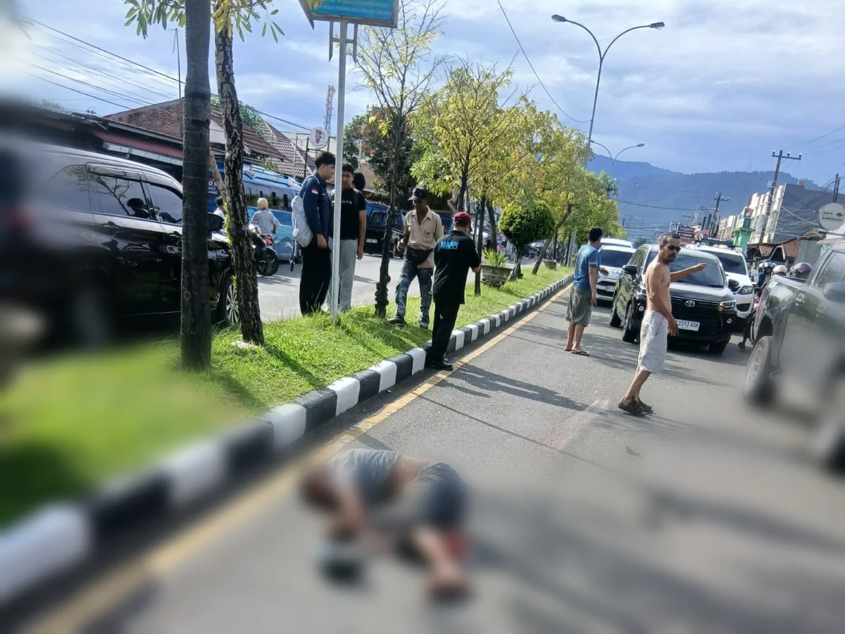 Diduga Terkena Pintu Mobil Terbuka, Pengendara Beat Terlindas Truk LPG di Padang