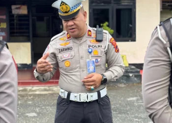 Kasat Lantas Polres Lima Puluh Kota, Iptu Zarwiko Irzal saat mematikan jajaran Satpas