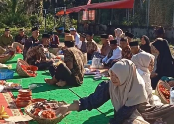 Tradisi makan basamo masyarakat Ganting Kubang, Lengayang, Pessel, Rabu (27/5/2026), pagi.