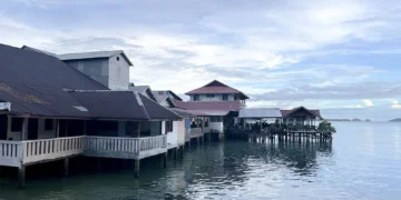 Penginapan Kristine berdiri sejak tahun 2004 di bibir pantai Pulau SIpora, Kabupaten Kepulauan Mentawai