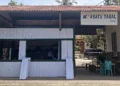Warung makan H.Lenggang di bekas bangunan stasiun kereta di Batu Taba, Tanah Datar