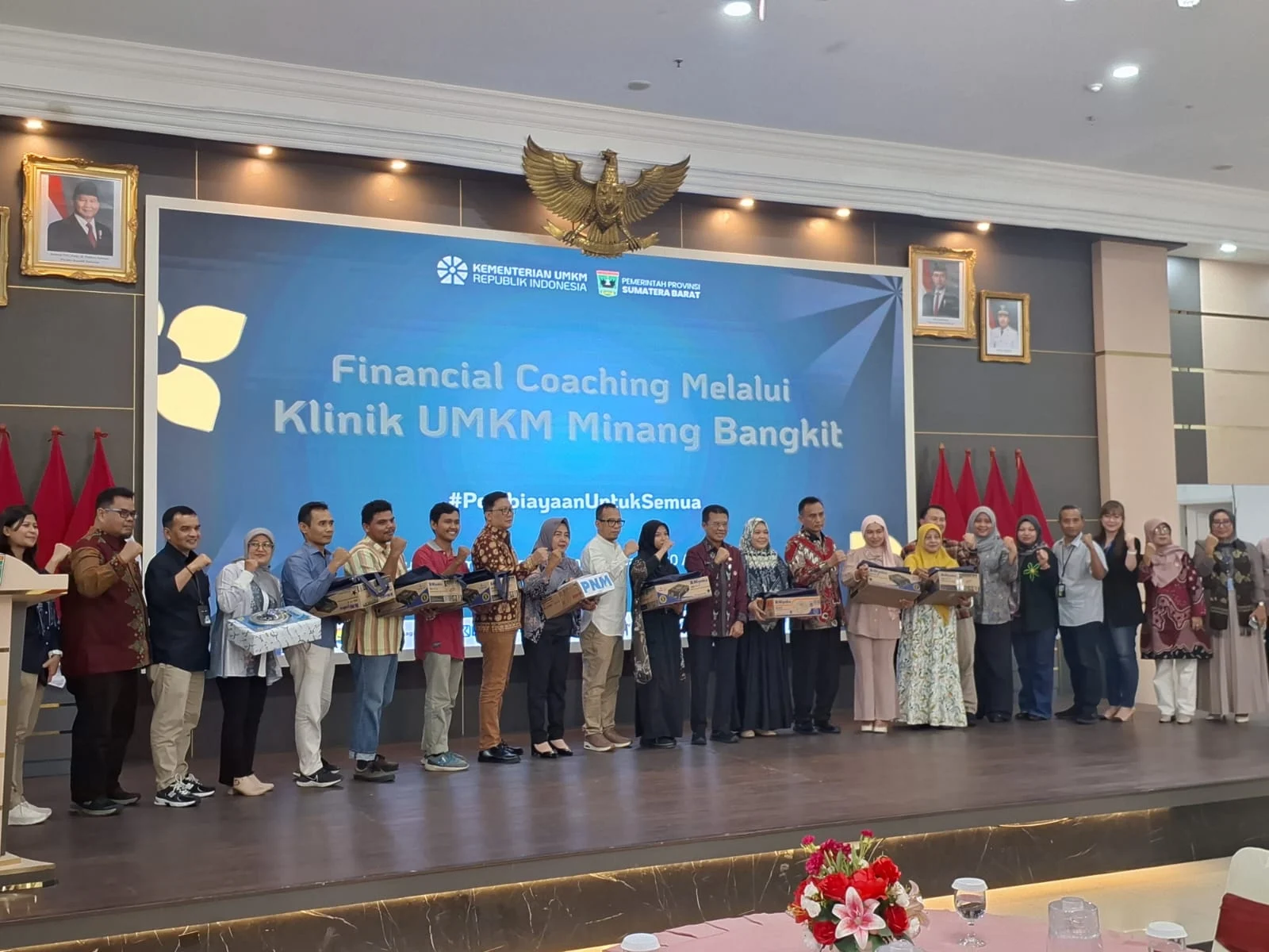Pegadaian Dukung UMKM Minang Bangkit, Salurkan Bantuan dan Berikan Literasi Financial Coaching di Sumbar