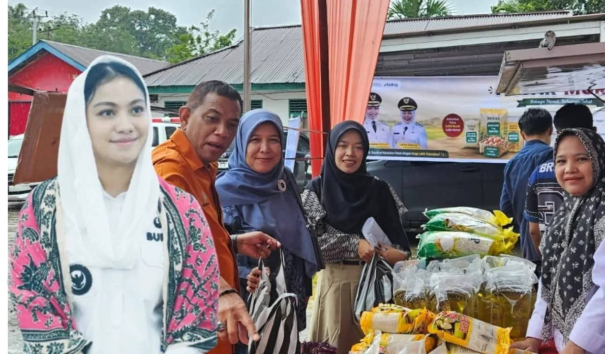 Meski Diguyur Hujan, Pasar Murah yang Digelar Pemkab Dharmasraya di Koto Baru Diserbu Kaum Ibu