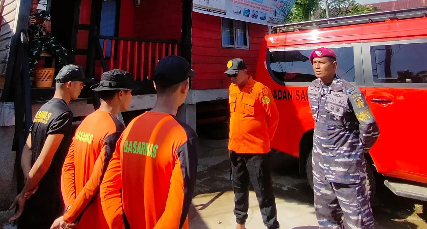Perahu Nelayan Terbalik di Muara Ampiang Parak Pessel: 10 Selamat, Satu Dilaporkan Hilang