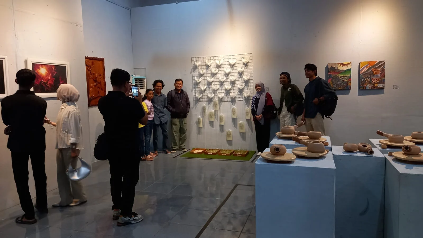 Galeri Taman Budaya Sumbar Dipenuhi Karya Perupa dalam Pameran “Arek Lungga”