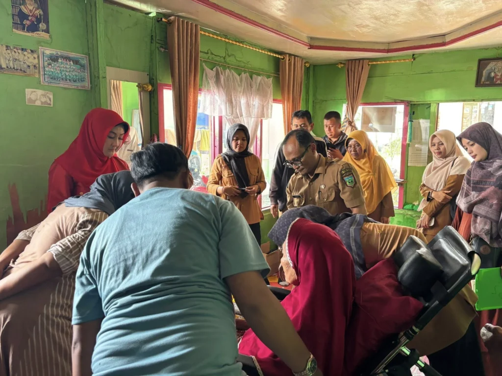 LKKS Padang Panjang Salurkan Bantuan untuk Lima PPKS di Empat Kelurahan