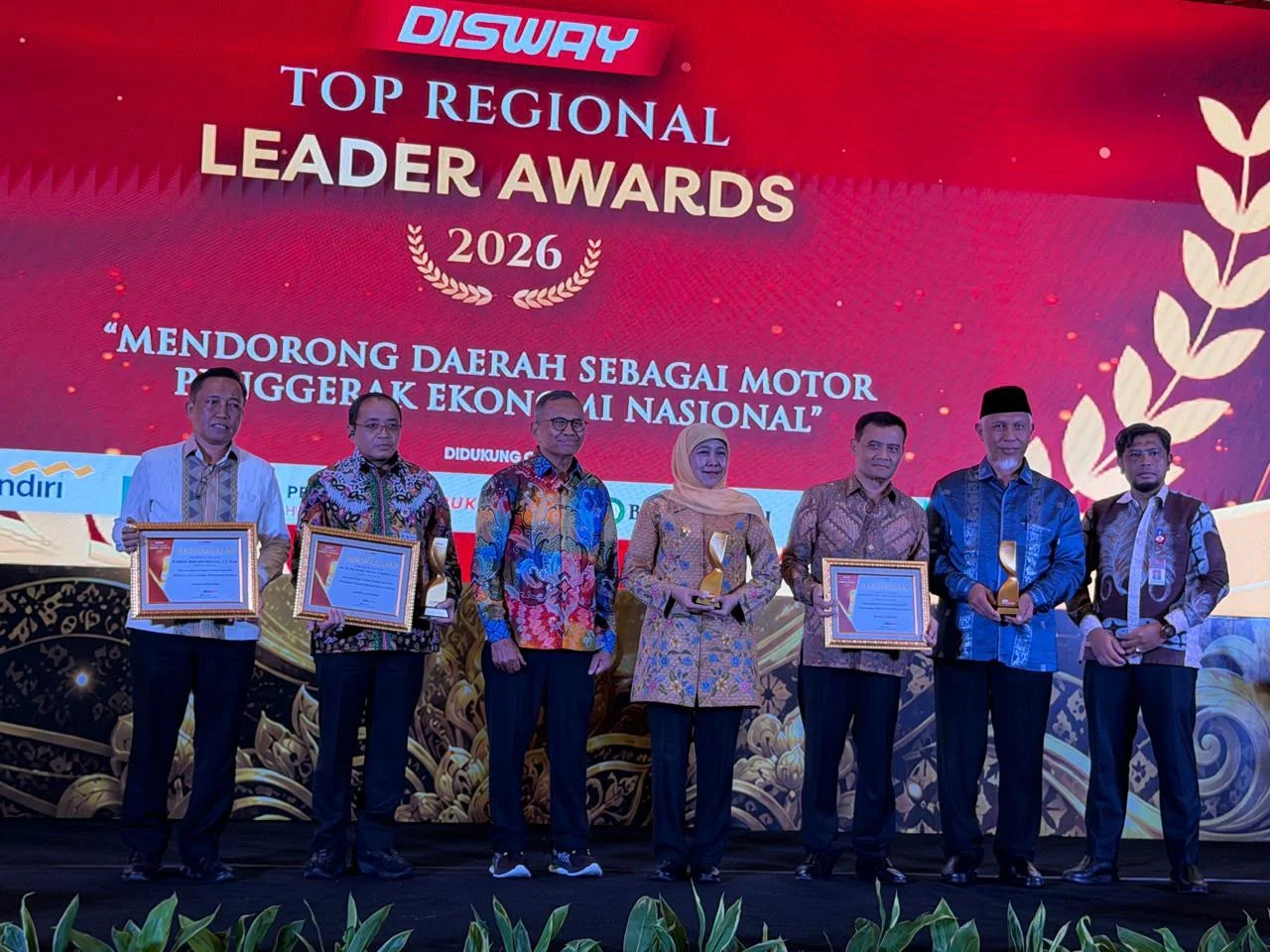 Komit Kembangkan Ekonomi Umat dan Budaya Halal di Sumbar, Gubernur Mahyeldi Raih Penghargaan Nasional
