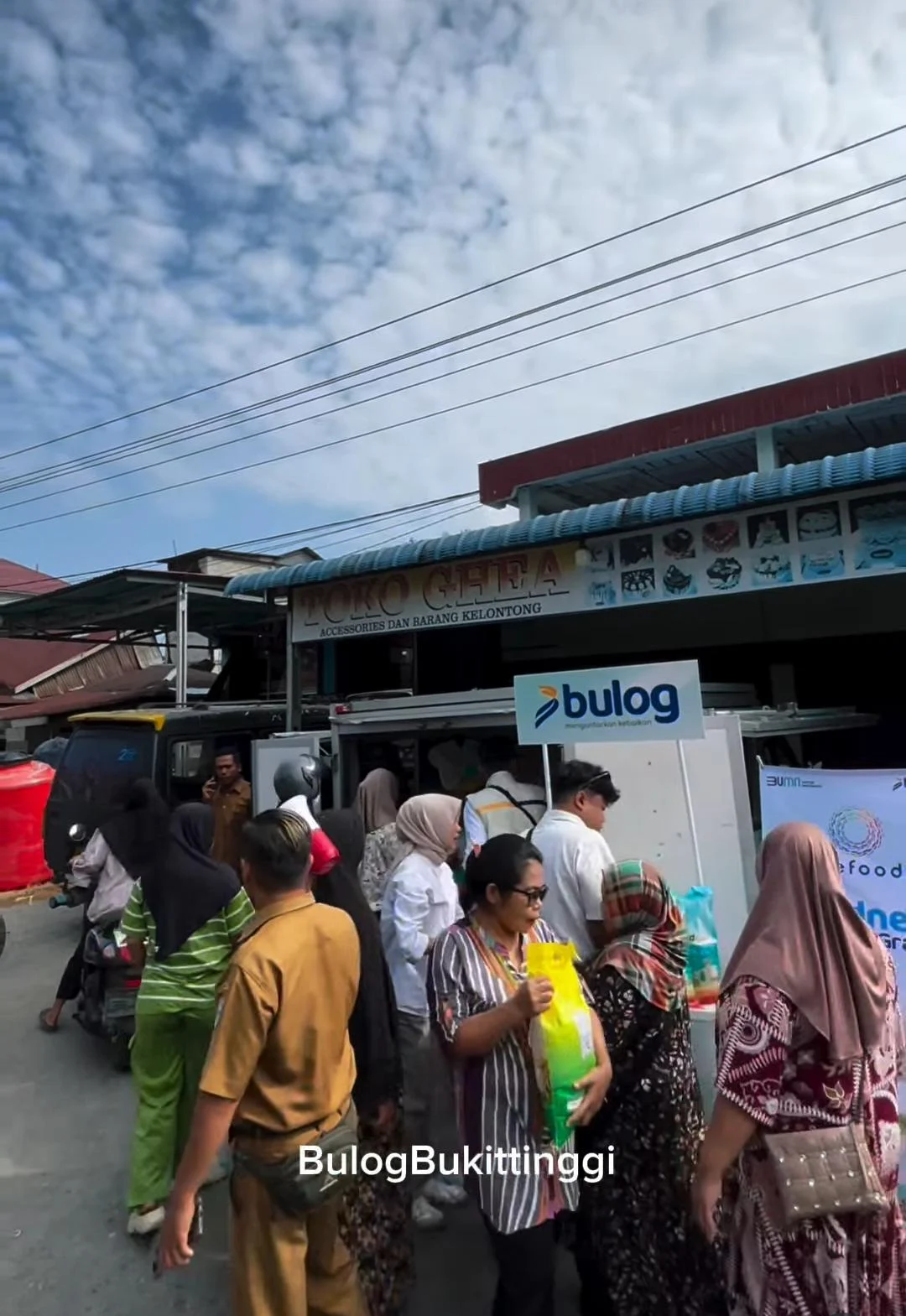 BULOG Bukittinggi Hadirkan Gerakan Pangan Murah di Pasaman Barat, Jaga Stabilitas Harga dan Pasokan Pangan