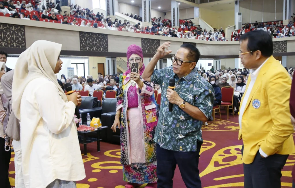 Alumni UNP Harus Berani Bermimpi Besar dan Memulai Karier dari Bawah