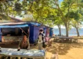 Farisya bersama nasabahnya yang merupakan perempuan tulang punggung keluarga