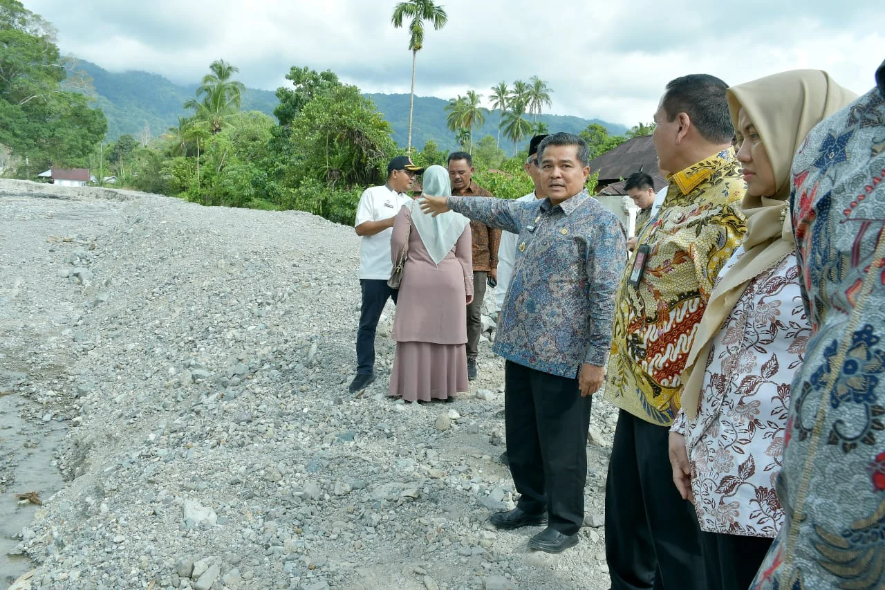Agam Bakal Rehab Puluhan Ruas Jalan yang Rusak Pasca Bencana Hidrometeorologi
