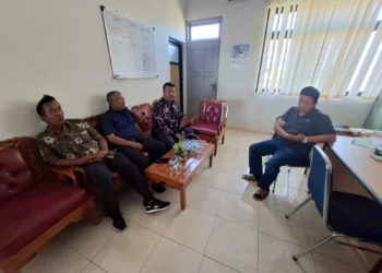 Plt Kadis Pertanian Pessel, Hamdi saat monitoring di Pabrik yang ada di Pessel, Minggu (31/5/2026).