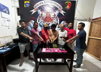 Mantan Guru PPPK saat diamankan Polsek Ranah Pesisir