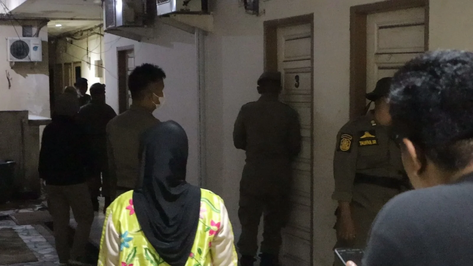 Razia Dini Hari, Satpol PP Padang Amankan 13 Penghuni Kos dan Hotel Melati