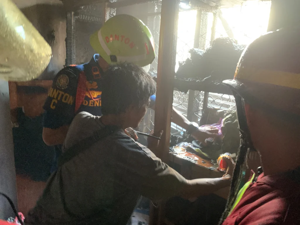 Kebakaran Hanguskan Rumah dan Depot Air di Padang Utara, Seorang Lansia Alami Luka Bakar