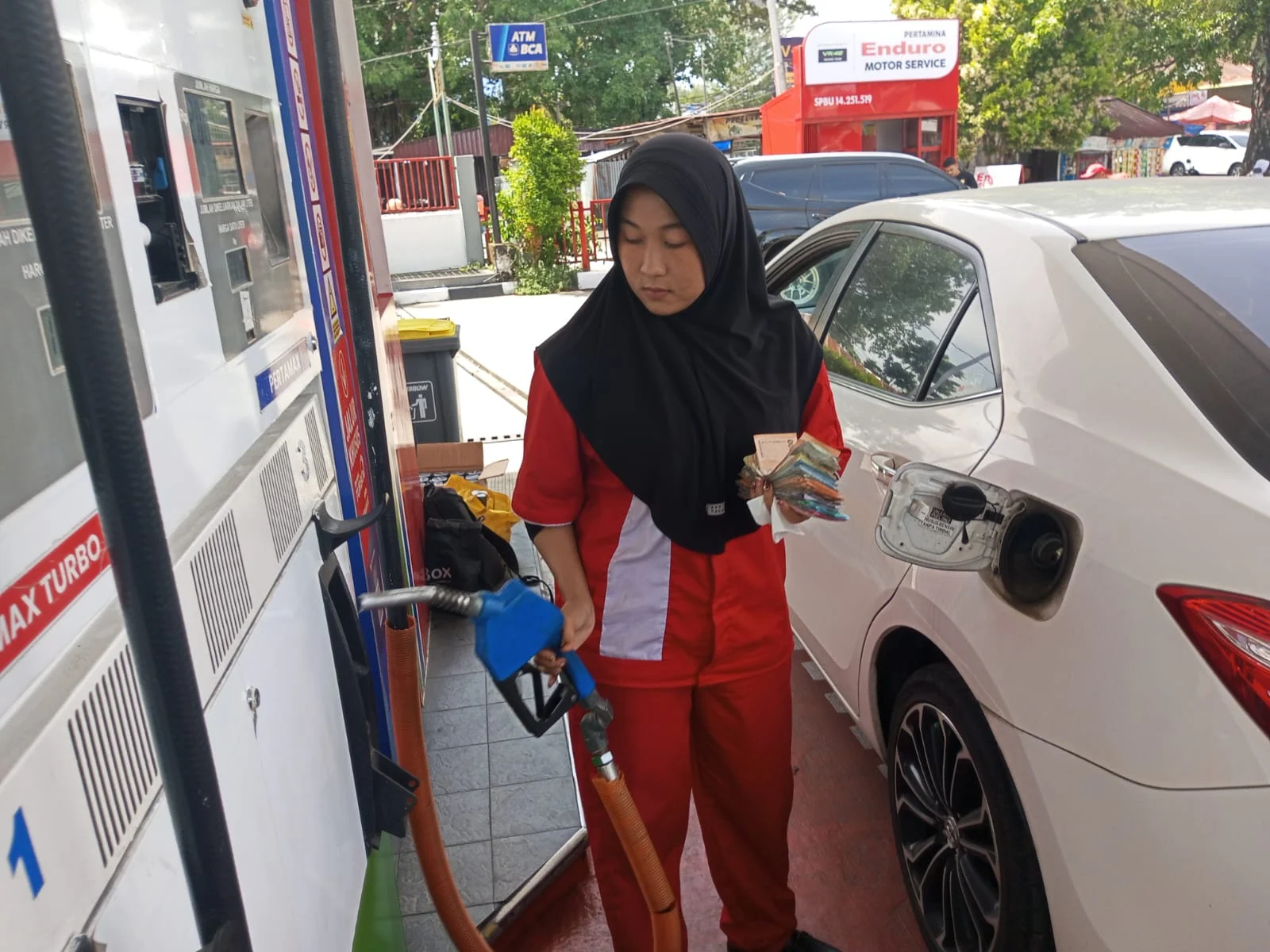 Pertamax Tembus Rp17.000 per Liter di Sumbar, Konsumen di Padang Kaget Saat Isi BBM