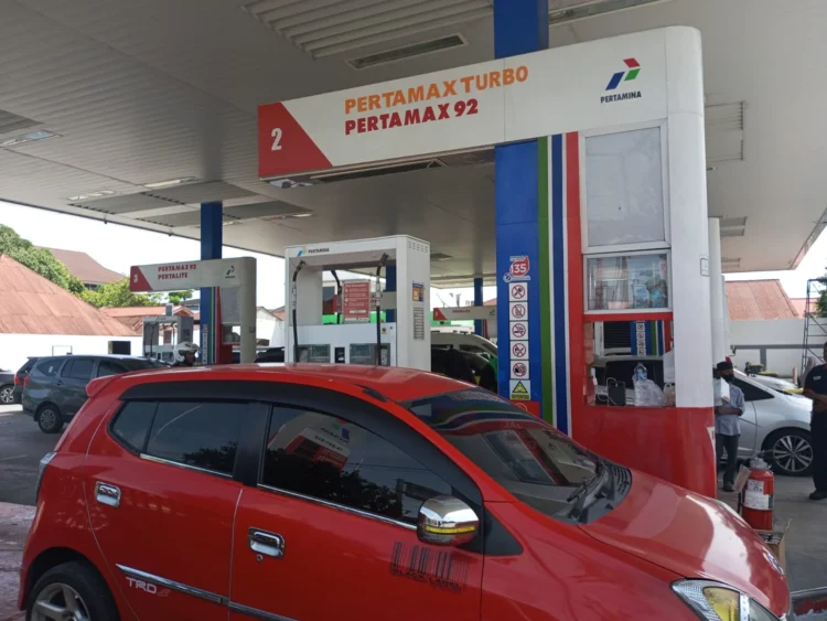 Antrian pembeli Pertamax di SPBU Padang, Rabu (10/6/2026)