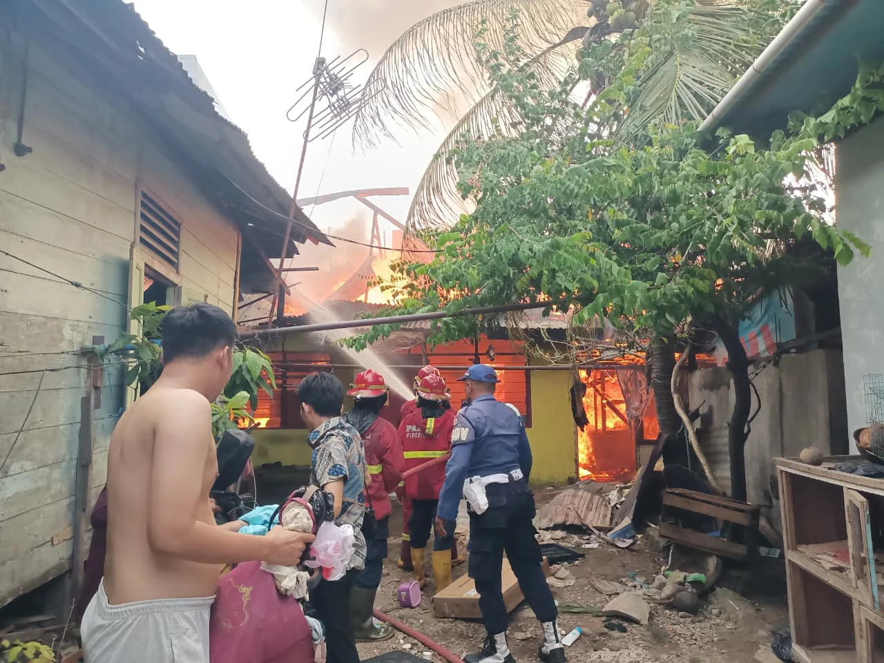 2 Rumah dan 32 Petak Kontrakan Ludes Terbakar di Kampung Jao Dalam Padang