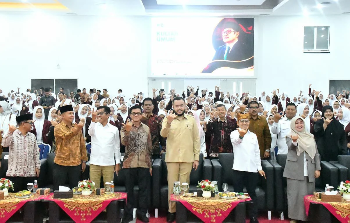 Fadly Amran Hadiri Pelepasan Mahasiswa KKN UIN Imam Bonjol, Sampaikan Smart Surau dan Dukungan Penyediaan Feeder Bus
