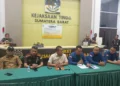 Press rilis penanganan kasus dugaan korupsi oleh Kejati Sumbar, Kamis (18/6/2026).