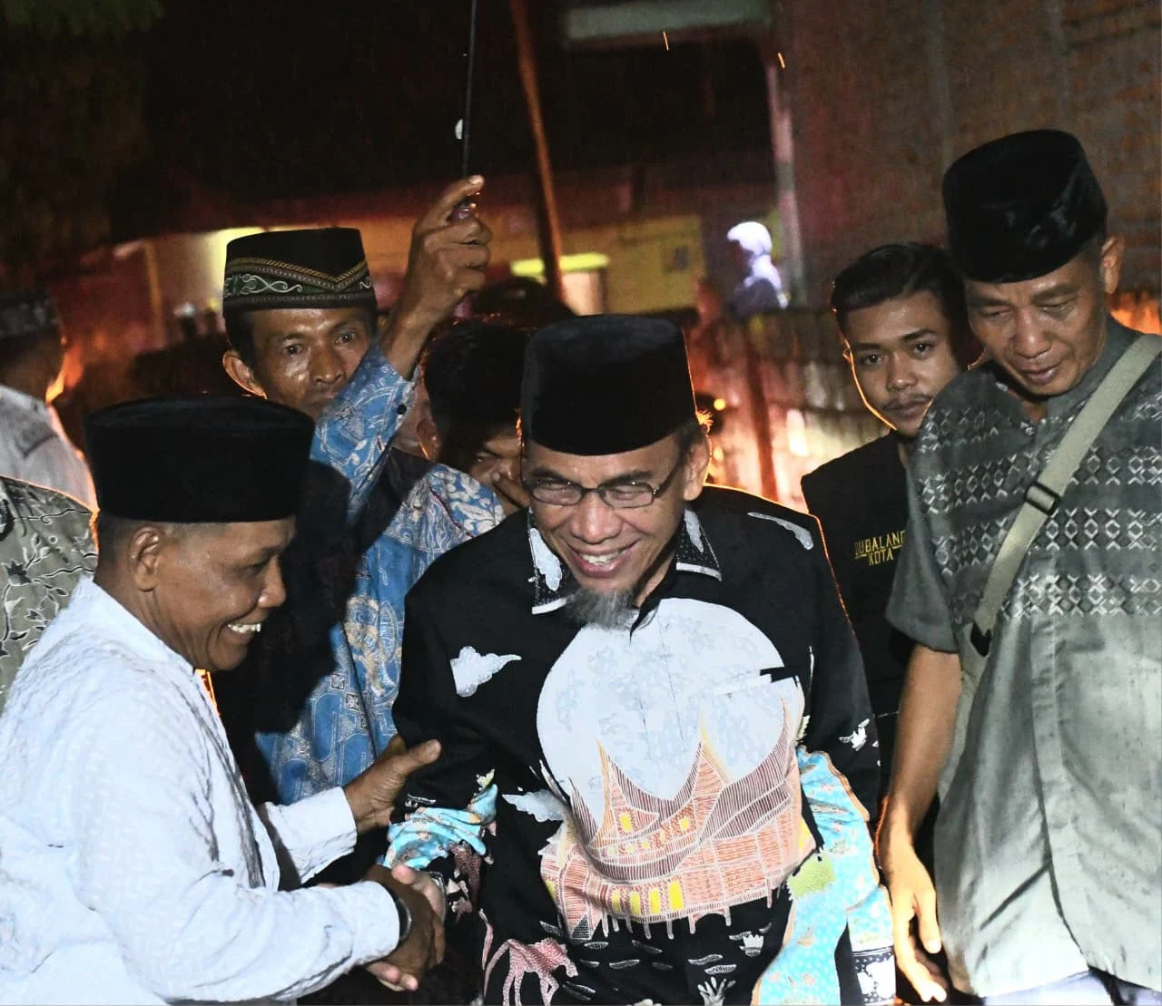 Maigus Nasir Tekankan Pentingnya Membangun Generasi Berakhlak pada Peringatan 1 Muharram di Pasar Ambacang