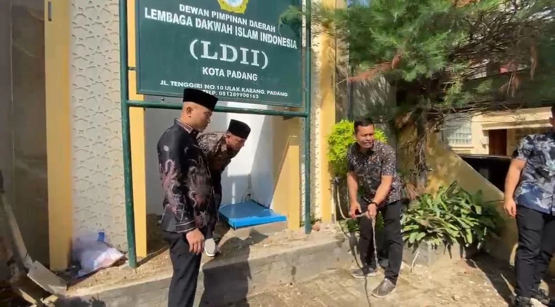 Sambut HUT Bhayangkara ke-80, Ditreskrimsus Polda Sumbar Salurkan Bansos dan Bangun Sumur Bor untuk Warga