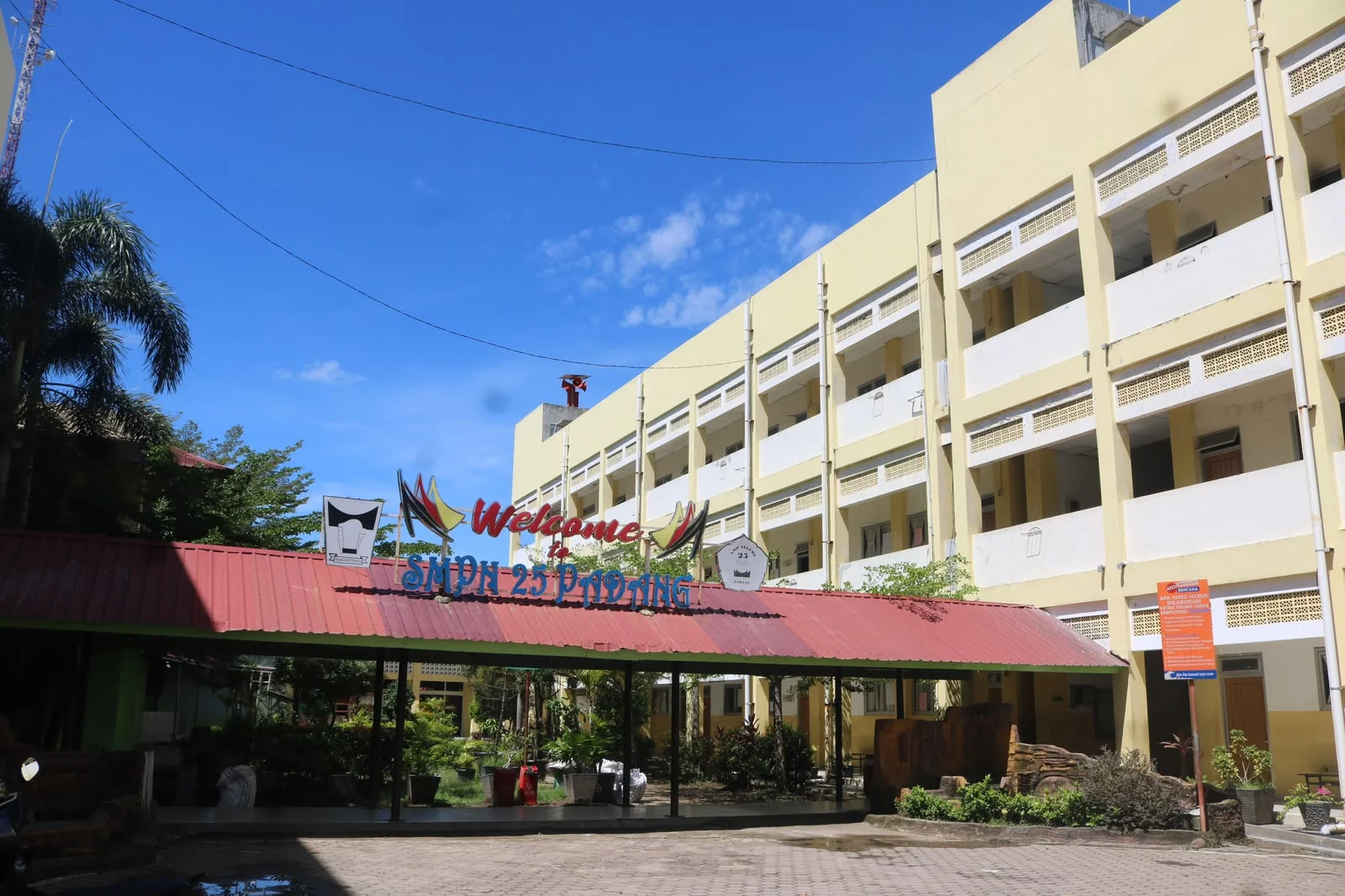 Terobosan Baru SMPN 25 Padang: Luncurkan Kelas Digital dan Bilingual, Siapkan Generasi Unggul Hadapi Era Global