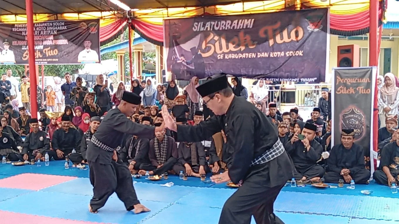Puluhan Perguruan Ramaikan Silaturahmi Silek Tuo di Nagari Aripan Kabupaten Solok