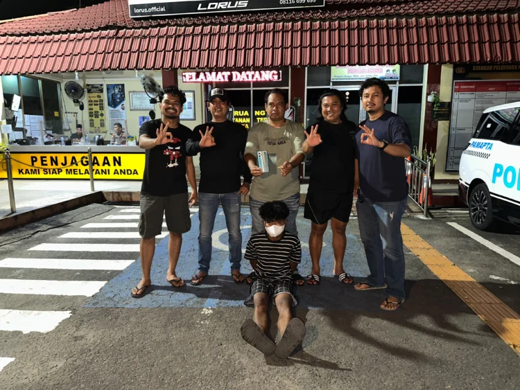 Tersangka saat diamankan Tim Klewang, Jumat (26/6/2026).