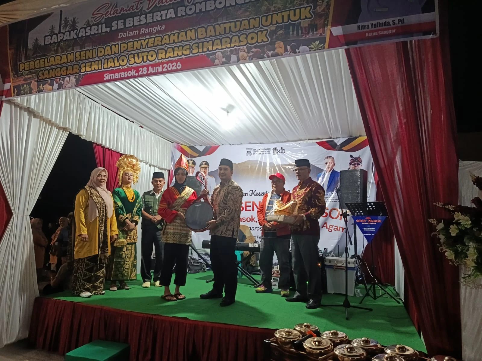Dukung Seni Tradisi, Taman Budaya Sumbar Salurkan Bantuan Pokir DPRD ke Sanggar Seni Simarasok