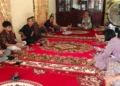 Pengacara Dr. Rodi Chanda saat di rumah duka, Selasa (30/6/2026)