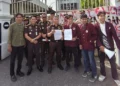 Barisan Mahasiswa UIN IB Padang melawan usai demo di Kajati Sumbar, Senin ) 15/6/2026).