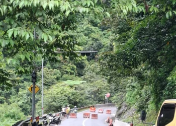 Lembah Anai terhambat longsor, Rabu (24/6/2026).