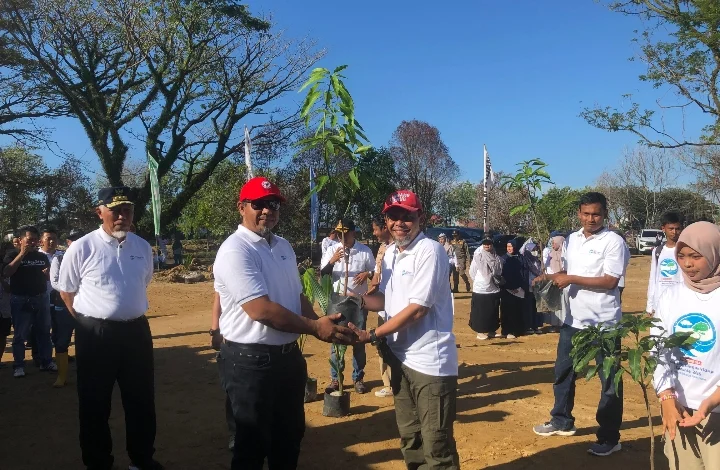 PT Semen Padang Ambil Bagian dalam Gerakan Penanaman 1.000 Pohon pada Hari Lingkungan Hidup Sedunia