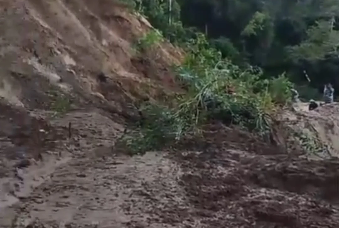 Jalan Bukittinggi–Lubuk Basung Putus di Sungai Landia, Arus Lalu Lintas Dialihkan